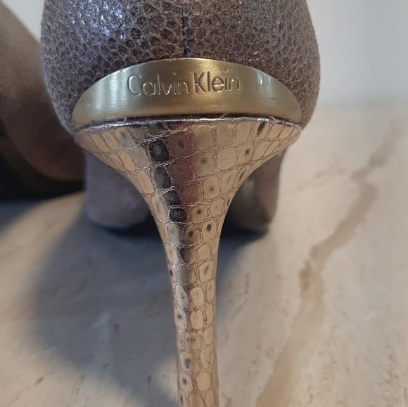 Calvin Klein gold shoes - Picture 6 of 10